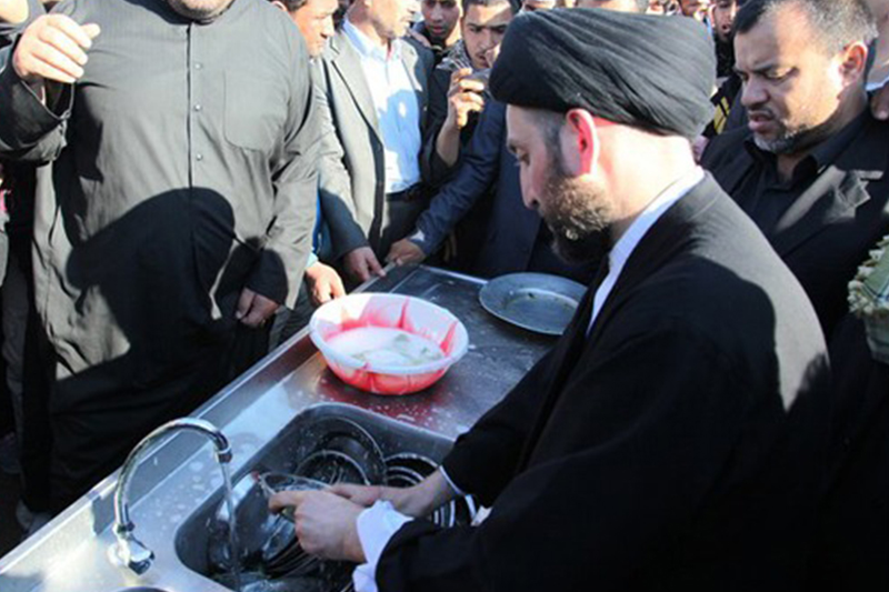 خدمات‌رسانی سیدعمار حکیم به زائران پیاده حضرت سیدالشهداء(ع)+تصاویر