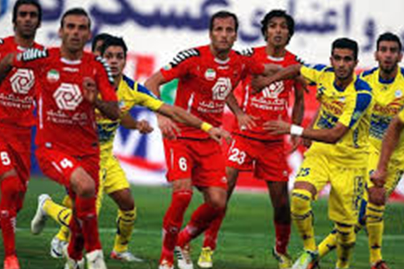 نفت با شکست پرسپولیس صدرنشین شد