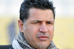 دایی به نیمکت صبا نزدیک شد 