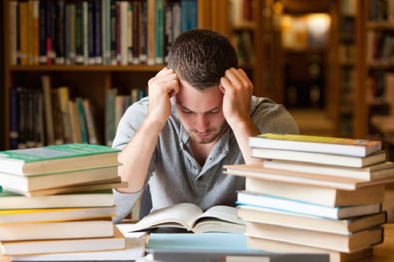 میل مردم به کتابهای دیجیتال/برای بالا بردن سرانه مطالعه قیمت کتابها کاهش یابد