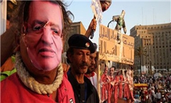 تلویزیون مصر شایعه «مرگ مبارک» را تکذیب کرد 