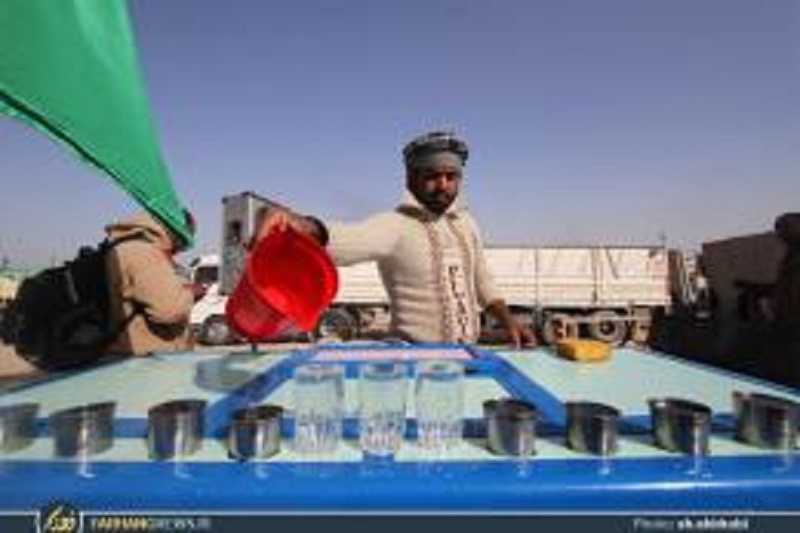 گزارش تصویری/پذیرایی گرم خادمین از زائران کربلا