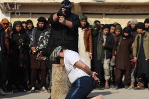 گردن زدن یک سوری توسط داعش+تصاویر 