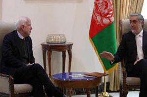 دیدار مک کین با مقامات دولت افغانستان