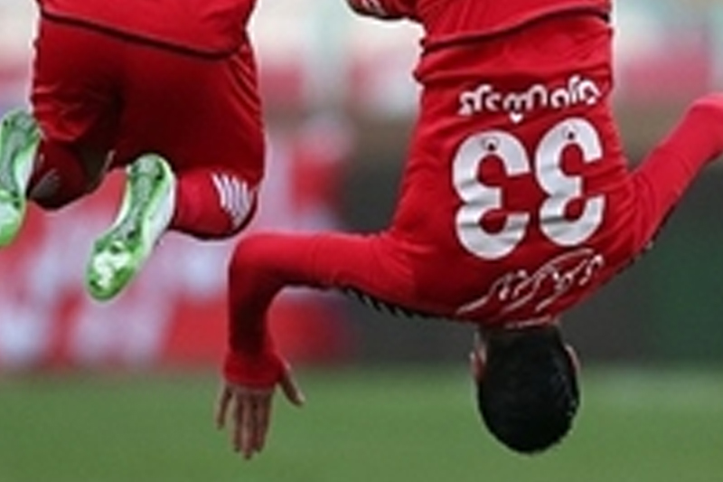 مهاجم پرسپولیس حق بازی ندارد