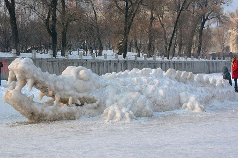 تمساح برفی 7 متری