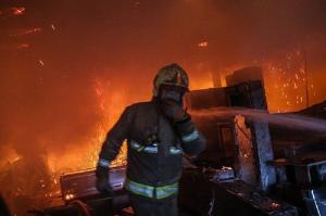 آتش‌سوزی در بازار مبل یافت‌آباد+عکس