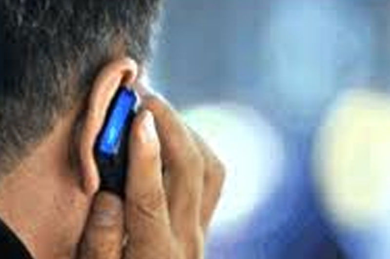 کتک خوردن جوان عربستانی به خاطر موبایل 