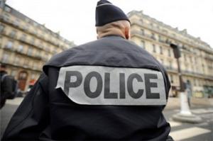 زیر گرفته شدن یک پلیس فرانسوی