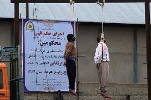 اعدام متجاوزین به عنف در ملأ عام+عکس