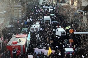 تجمع اعتراضی دانشجویان مقابل سفارت فرانسه+عکس