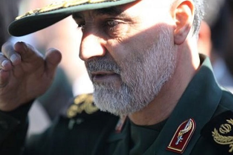 عکسی از حاج "قاسم سلیمانی" در جمع رزمندگان لشکر ۴۱ ثارالله