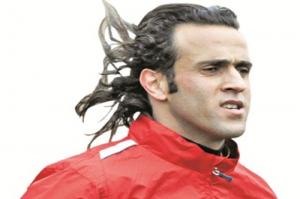 وقتی کریمی پرسپولیسی‌ها را به هم پیچید
