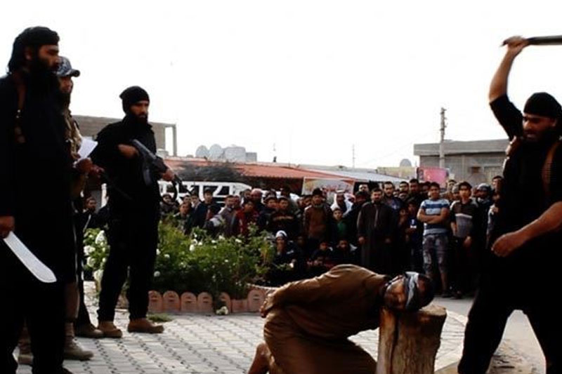 داعش یک جوان سوری را گردن زد