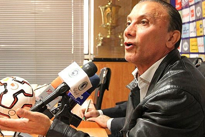 صادقیان بداند در کجا بازی می‌کند