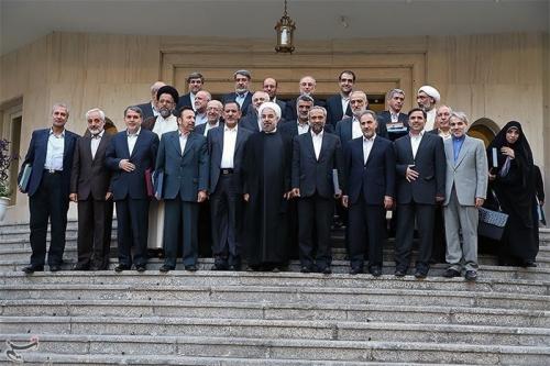 دولت یازدهم و پیرهای ناتوان/ از روحانی و «ما نمی‌توانیم» تا سمبل ناتوانی در دولت/ نقش ترکان در انحلال سازمان فضایی
