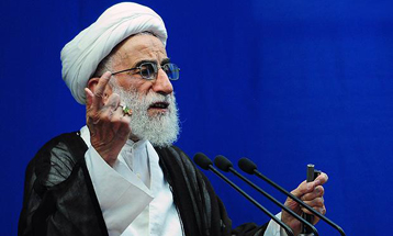 برخی فکر می‌کنند نان و آب‌شان را هم باید آمریکا بدهد/راه مبارزه با فساد برداشتن افراد فاسد از پست‌ها است
