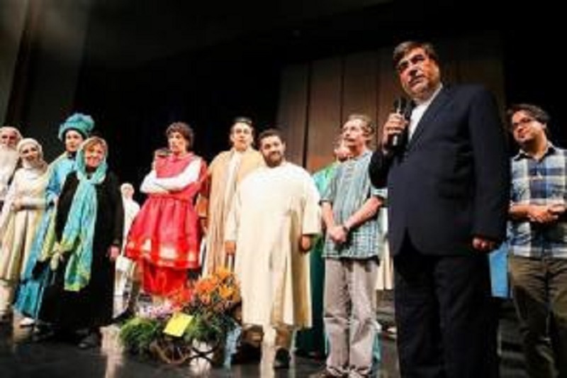 زنگ خطرهایی برای سقوط فرهنگی یک وزارتخانه/ از اعطای ممیزی به ناشران تا رونمایی از کتاب حامی همجنس گرایی