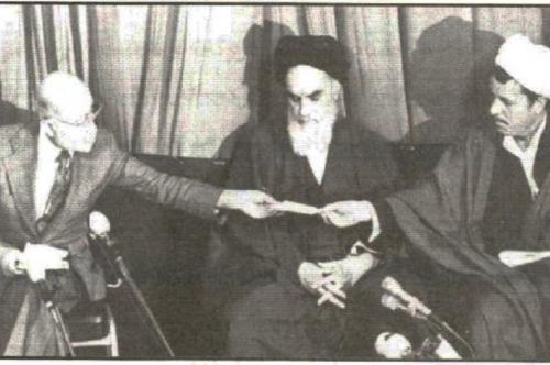 امام خمینی(ره): ضرر نهضت آزادی از منافقین بیشتر است/ ماشین سواری نازک نارنجی انقلاب چه کرد؟/ بررسی مواضع نهضت آزادی درباره جنگ