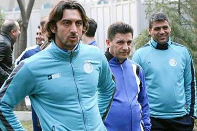 همه شعارها زیر سر آقای ایکس است