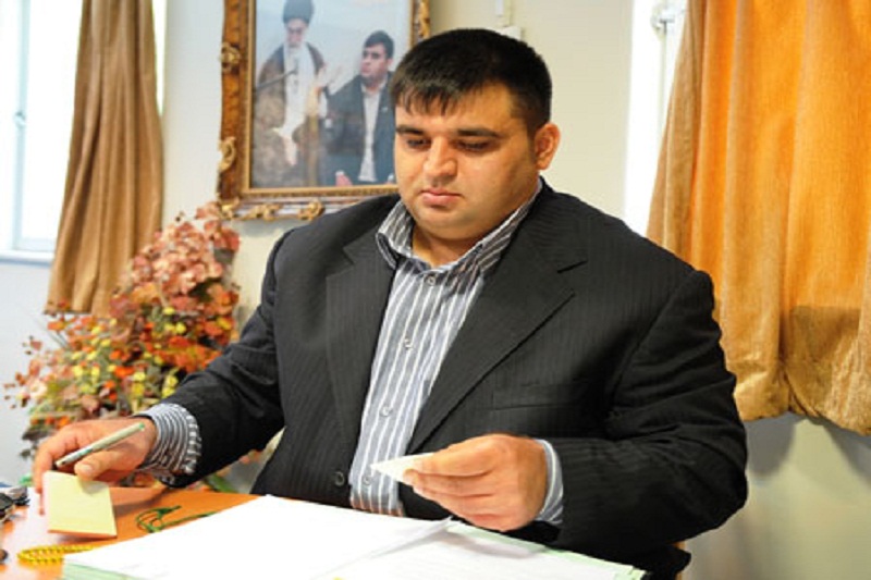 رضازاده به روی خودش هم نمی آورد