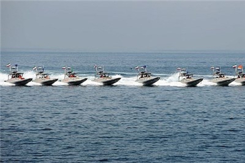 رزمایش بزرگ نیروی دریایی سپاه آغاز شد/ استقرار صدها قایق‌ تندرو در تنگه هرمز 