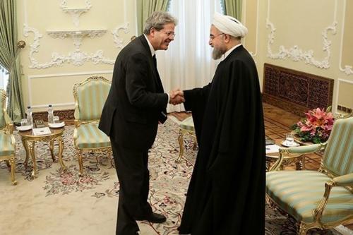 روحانی: همه تحریم‌ها باید در یک لحظه برداشته شوند
