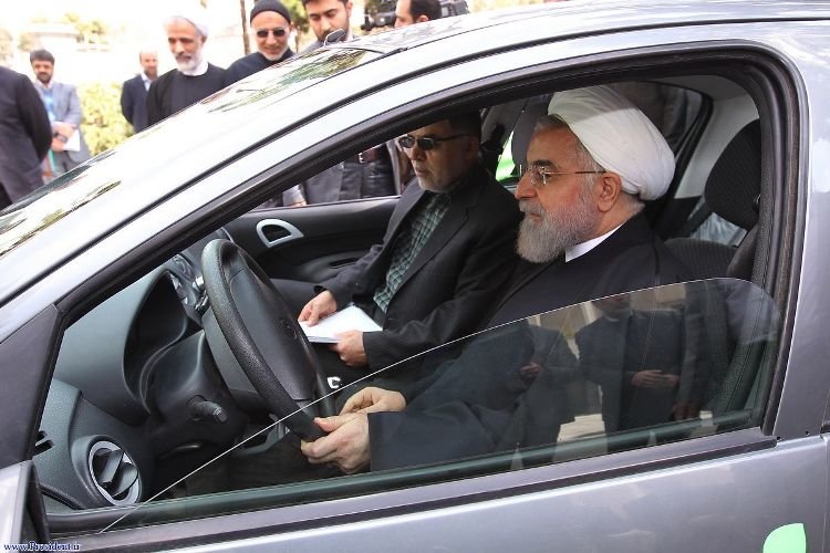 رئیس جمهوری از خودروی برقی - بنزینی رونمایی کرد 