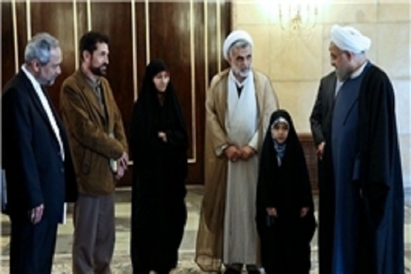 هدیه روحانی به کوچک‌ترین بانوی پرافتخار