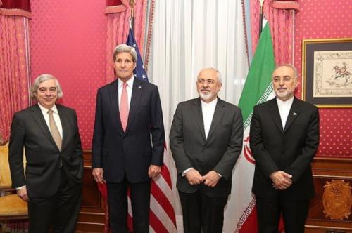  مذاکرات لوزان؛ از تهدید ترک میز تا محدودیت دائم هسته ای ایران/ سناتور آمریکایی: توافق هسته‌ای را لغو و تحریم‌ها را بیشتر می‌کنیم