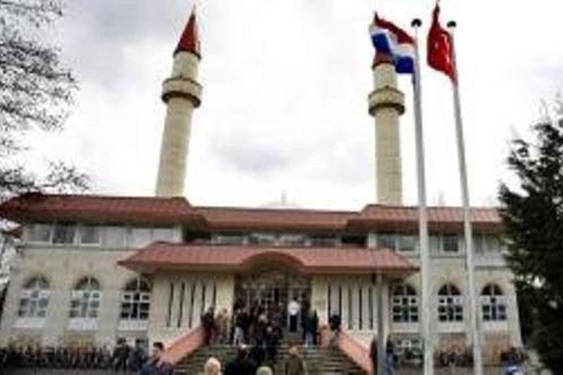مسلمانان از تخریب مساجد در اروپا نگرانند