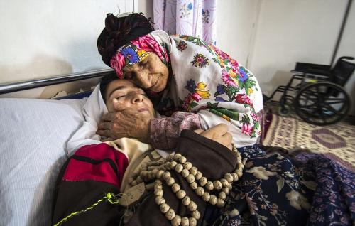عکس:زندگی ننه شهربانو ، مادر دختر معلول
