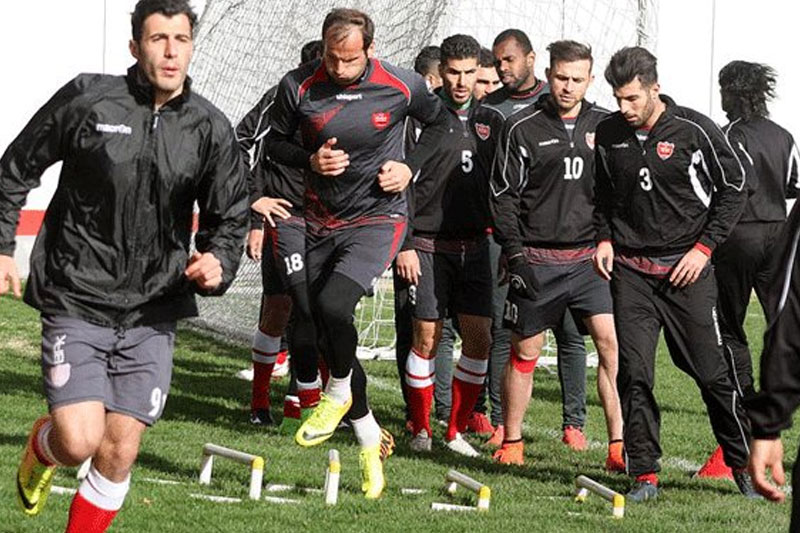 مربی خارجی پا به توپ شد