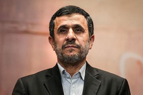 احمدی‌نژاد قهرمانی تیم ملی کشتی آزاد را تبریک گفت 