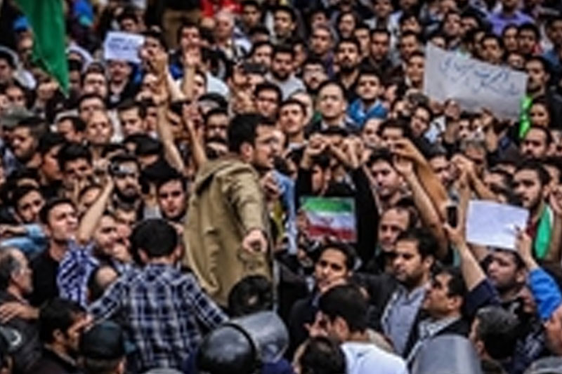 تجمع دانشجویان مقابل دفتر سازمان‌ملل 
