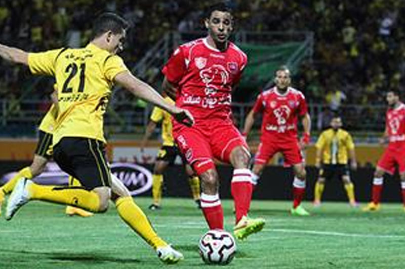 پیروزی پرسپولیس برابر سپاهان در پایان نیمه اول