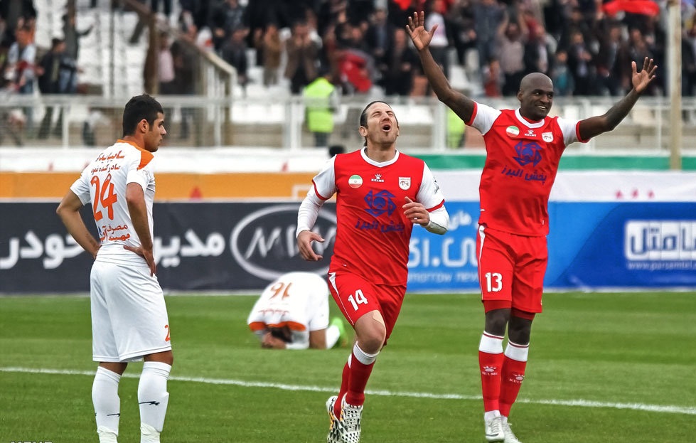 قدم‌های برعکس استقلال و پرسپولیس/ لیگ به کام تراکتور و اصفهانی‌ها