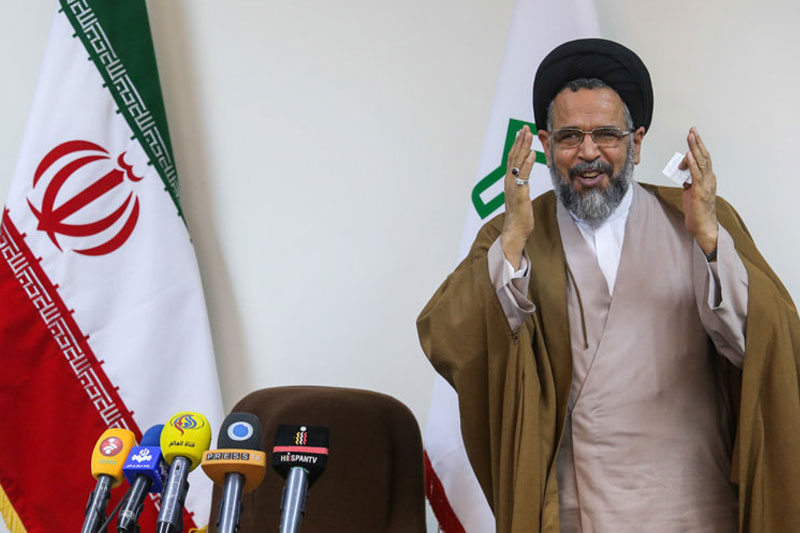 هیچ کس حق تخریب دیگری را ندارد