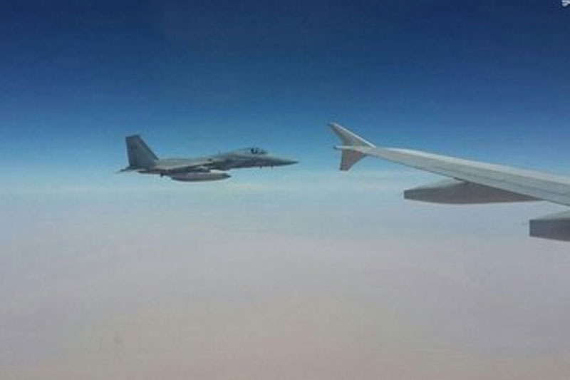 جنگنده سعودی در کنار هواپیمای کمک‌رسان ایران 