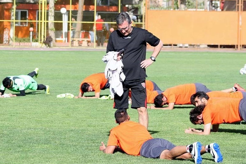 طوفان سرخپوشان را به سالن وزنه برد