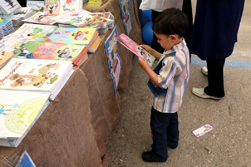 برای کودکم چه کتابی بخرم؟
