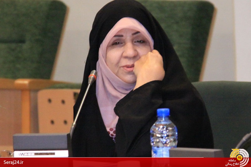 بازار نشر را یک بنگاه اقتصادی می بینند/ مکان مصلی برای نماز است چرا اصرار دارند که انواع و اقسام کارها در محل مصلی صورت بگیرد