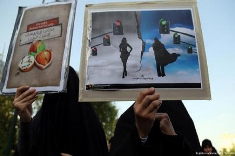 حمله رسانه‌های معارض به موضوع حجاب وعفاف در ایران!