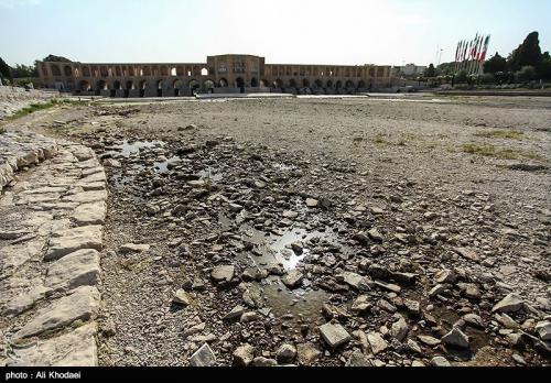 عکس:قطع جریان آب زاینده رود - اصفهان 