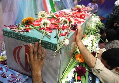 دانشگاهیان در دانشگاه تهران با پیکر شهدای غواص وداع می‌کنند 