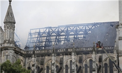 کلیسای تاریخی فرانسه در آتش سوخت