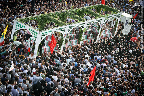 تیغ سانسور رسانه‌های غربی بر تشییع باشکوه شهدای غواص و خط شکن 