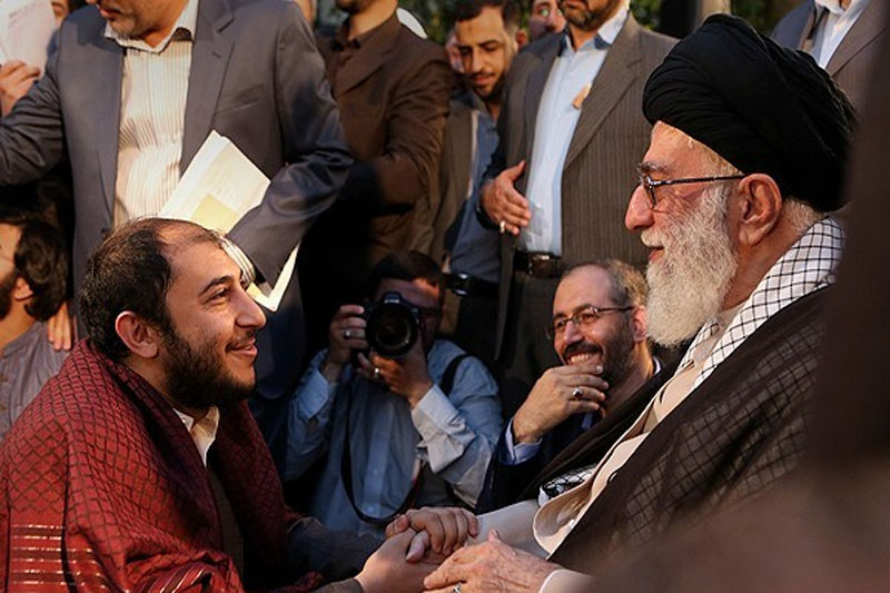 شعر شرافتمندانه در دعوای حق و باطل بی‌طرف نیست/ دستگاه‌های تبلیغاتی نظام سلطه وقیحانه در قبال جنایت علیه مردم یمن، غزه و لبنان سکوت می‌کنند 