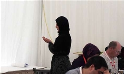 نمازخواندن خانم‌ خبرنگار در کوران مذاکرات