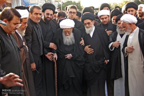 عکس:پیاده روی آیت الله صافی گلپایگانی بمناسبت شهادت امیرالمومنین(ع)